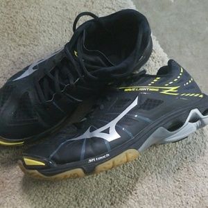 Woman's Mizuno Wave Lighting Volleyball Shoe